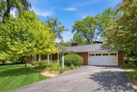 $550,000 | 237 Beachview Lane, North Barrington, IL 60010
