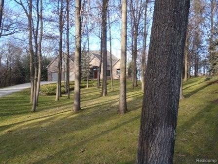 2274 Addaleen Road Highland, MI 48357 - Photo 40 of 43 P1080268.JPG