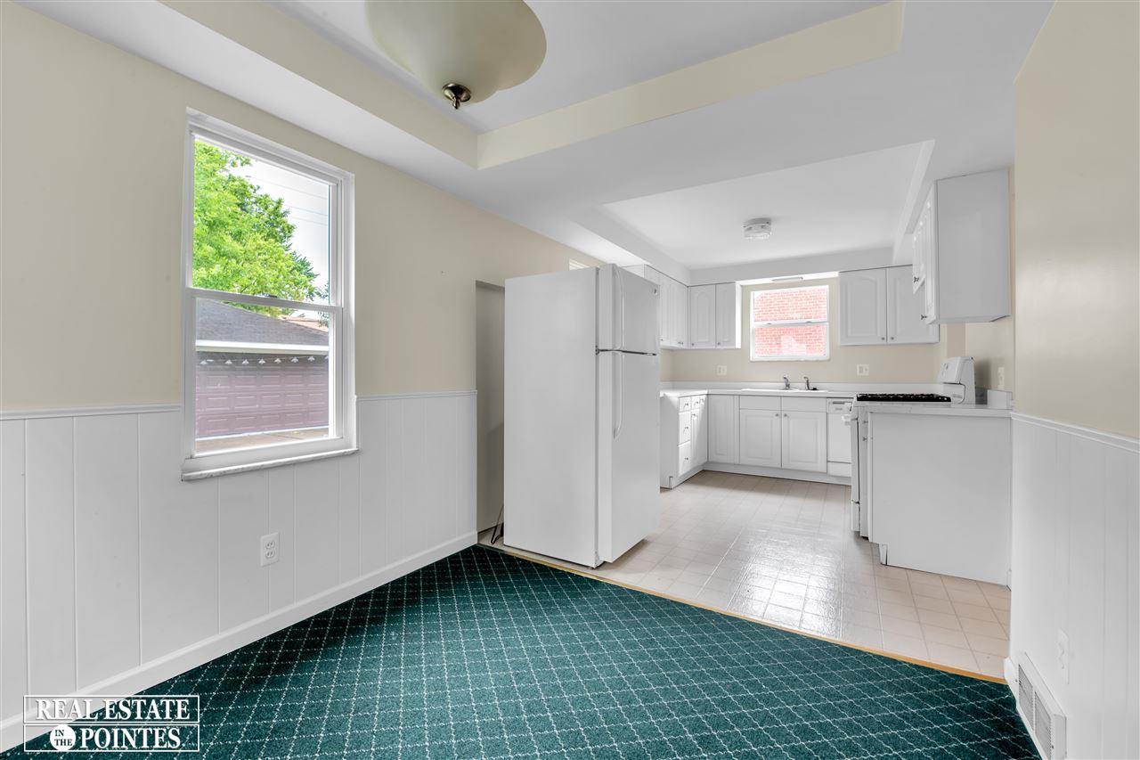 2050 Roslyn Road Grosse Pointe Woods, MI 48236 - Photo 16 of 30