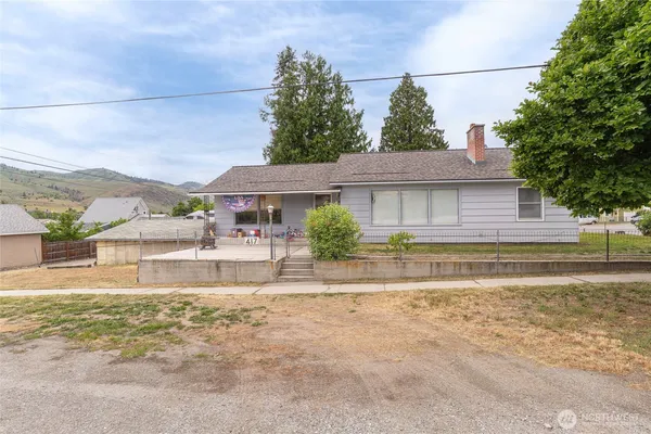 $499,000 | 417 North Sanders Street, Chelan, WA 98816