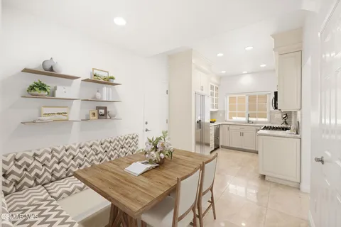 $979,950 | 4839 La Vella Drive, Oak Park, CA 91377