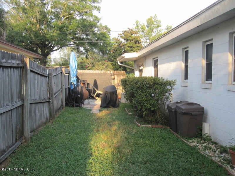 2618 Sam Road Jacksonville, FL 32216 - Photo 3 of 16 a view of backyard with potted plants and a large tree