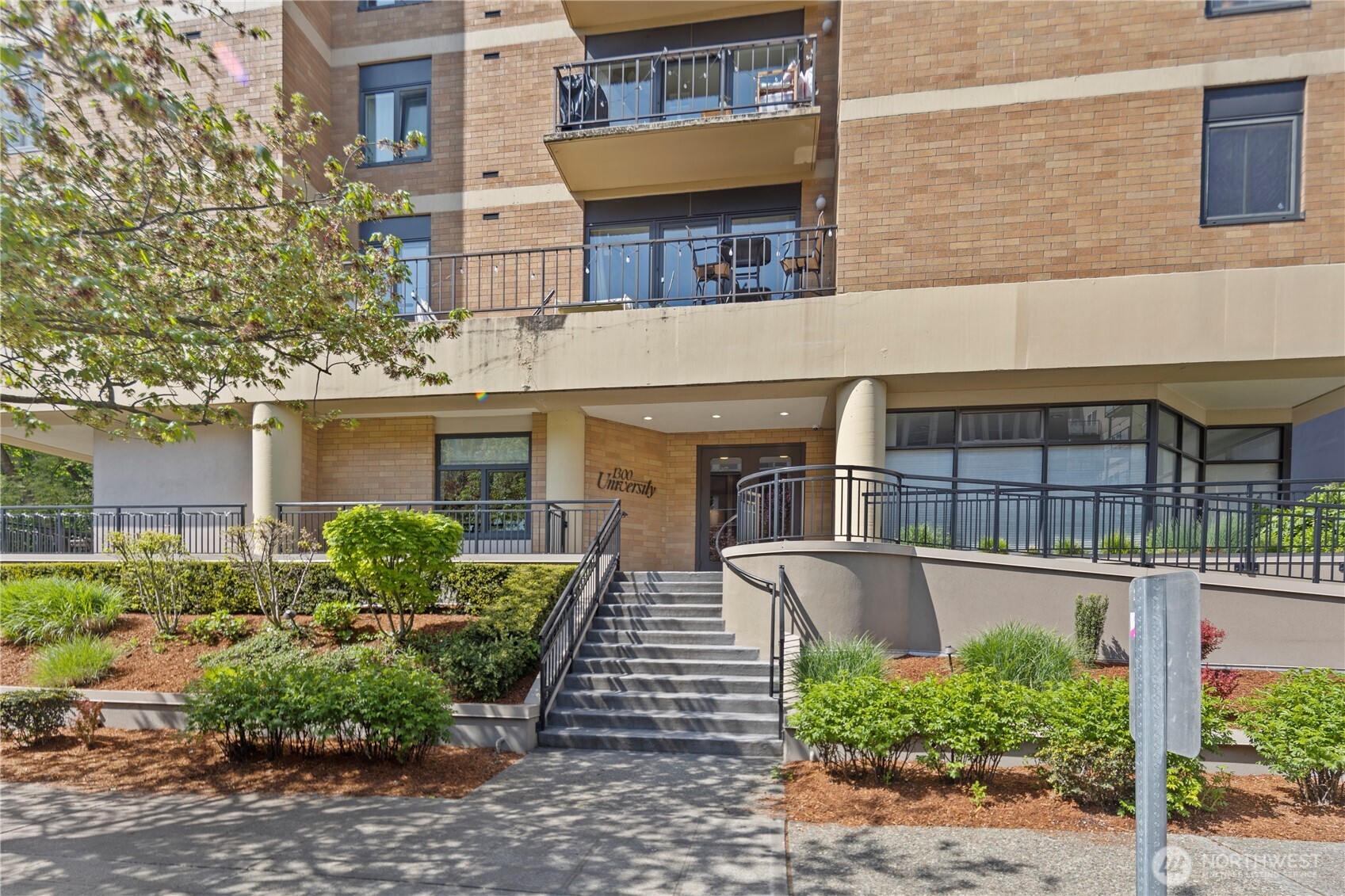 1300 University Street, Unit 2G Seattle, WA 98101 - Photo 4 of 28 front view of a house with a garden