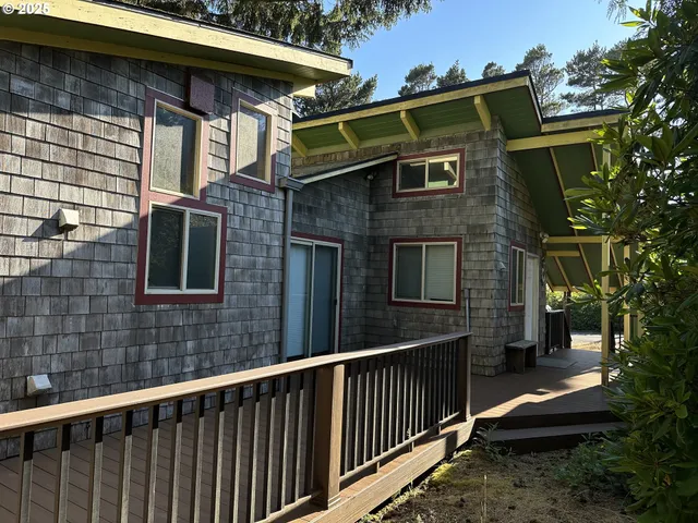 $325,000 | 88179 3rd Avenue, Florence, OR 97439