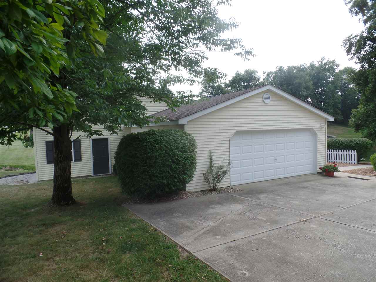 2955 Base Line Road Bloomfield, IN 47424 - Photo 17 of 20