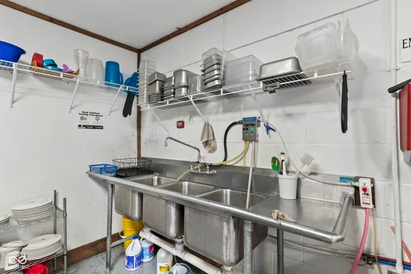 $370,000 | 8545 South State Highway, Commiskey, IN 47227