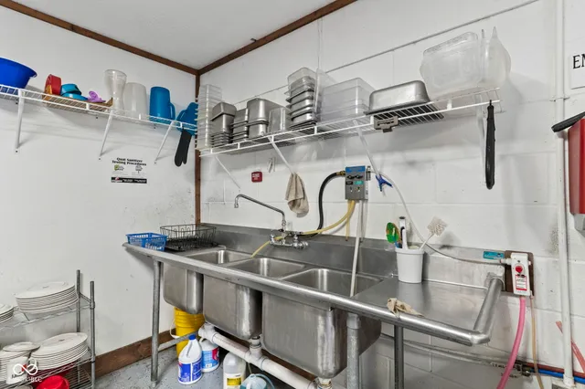 $379,900 | 8545 South State Highway, Commiskey, IN 47227