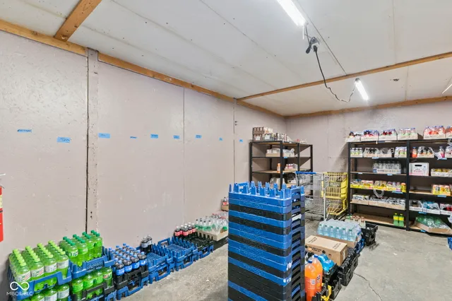 $379,900 | 8545 South State Highway, Commiskey, IN 47227