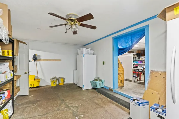 $370,000 | 8545 South State Highway, Commiskey, IN 47227