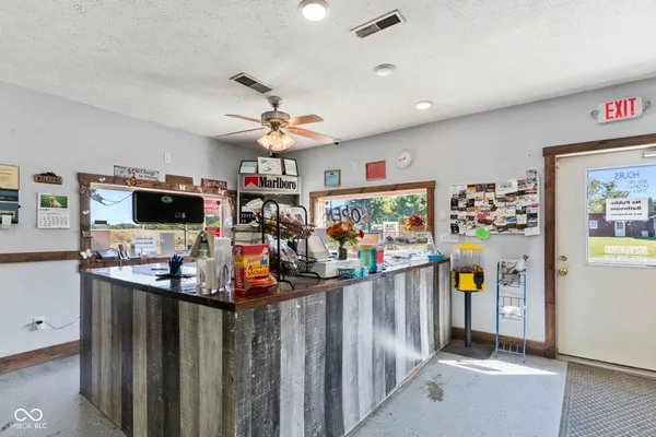 $370,000 | 8545 South State Highway, Commiskey, IN 47227