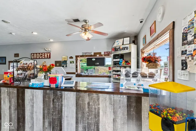 $379,900 | 8545 South State Highway, Commiskey, IN 47227