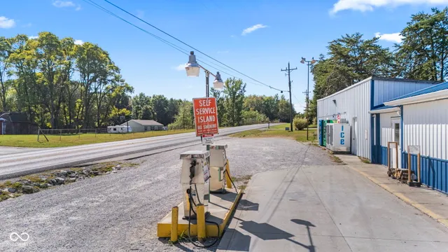 $379,900 | 8545 South State Highway, Commiskey, IN 47227