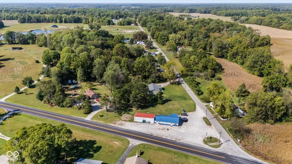 $370,000 | 8545 South State Highway, Commiskey, IN 47227