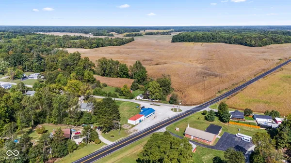 $370,000 | 8545 South State Highway, Commiskey, IN 47227