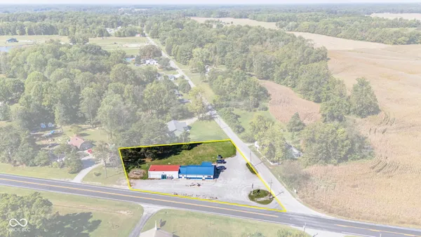 $370,000 | 8545 South State Highway, Commiskey, IN 47227