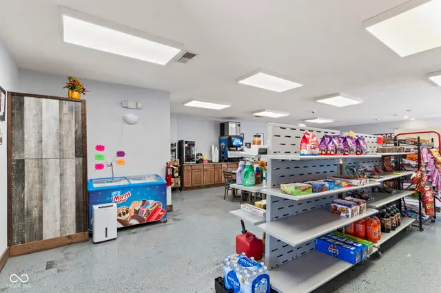 $379,900 | 8545 South State Highway, Commiskey, IN 47227