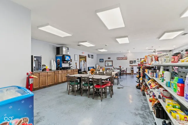 $379,900 | 8545 South State Highway, Commiskey, IN 47227