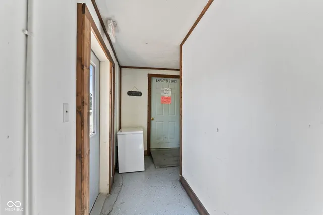 $379,900 | 8545 South State Highway, Commiskey, IN 47227