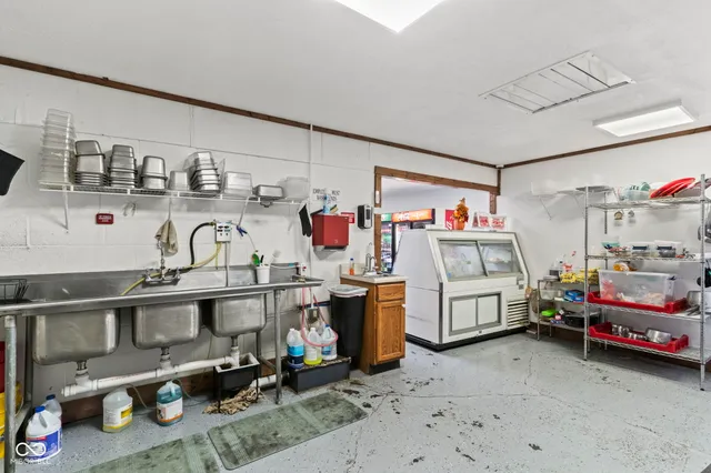 $379,900 | 8545 South State Highway, Commiskey, IN 47227