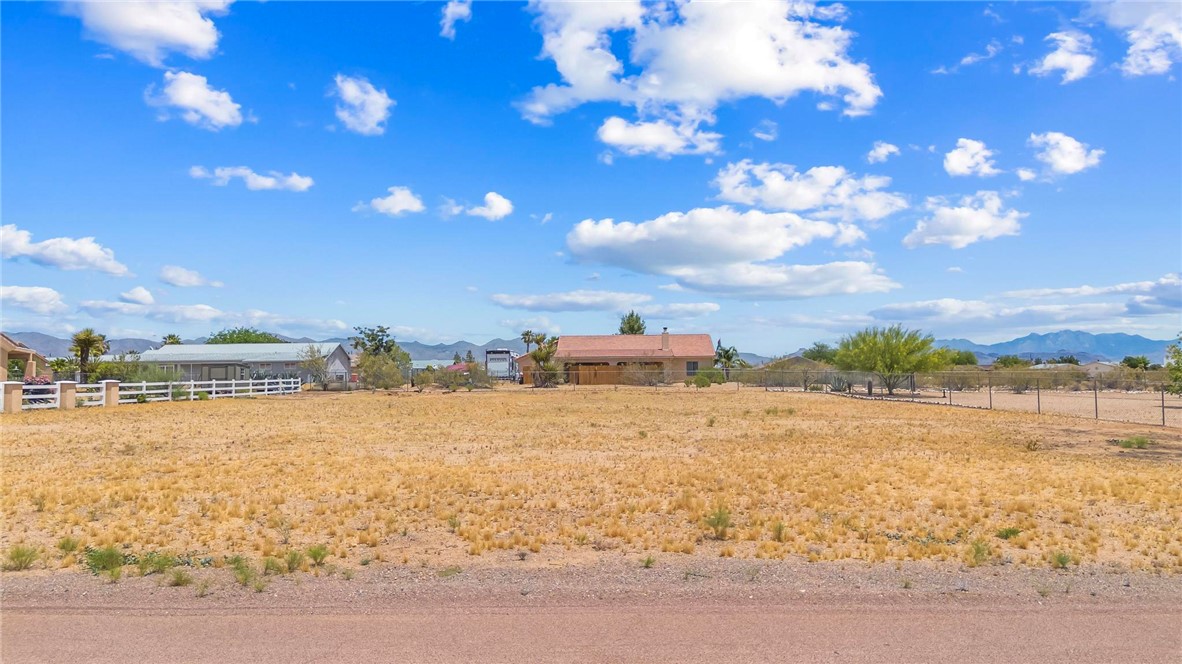 3654 Saturn Road Golden Valley, AZ 86413 - Photo 3 of 16