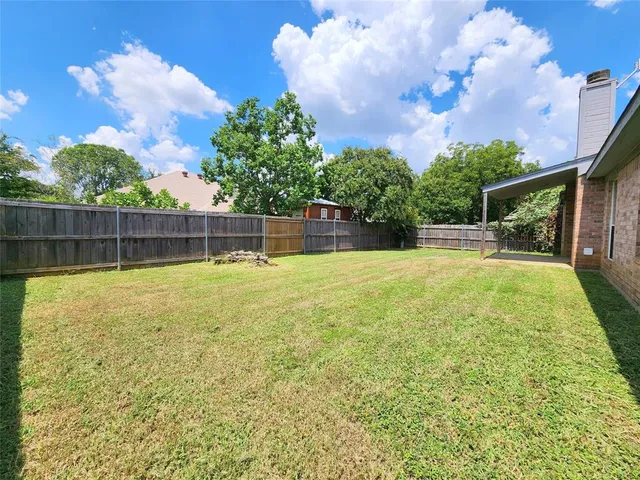 a view of a house with a yard and garage