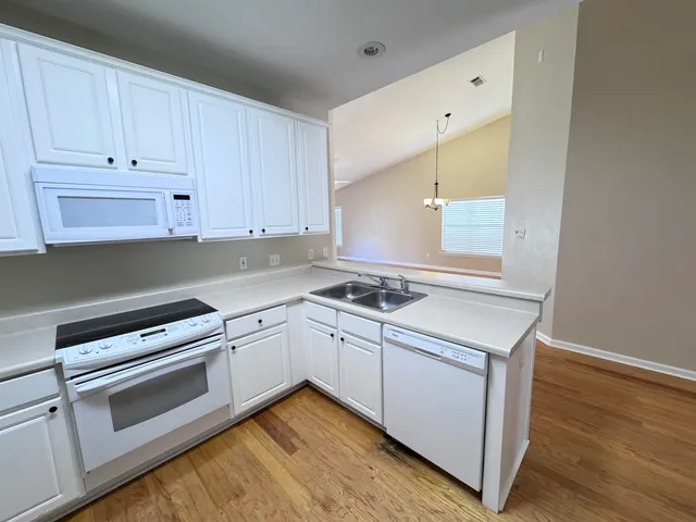 $2,000 | 1125 Mosswood Chase, Tallahassee, FL 32312