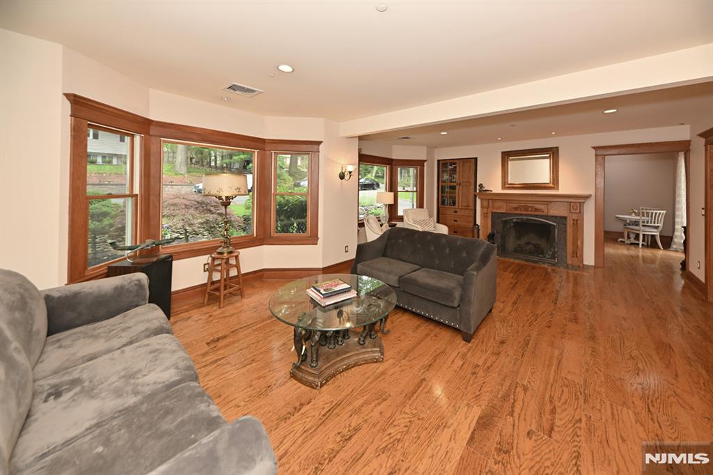 8 Myrtle Street Montvale, NJ 07645 - Photo 9 of 38