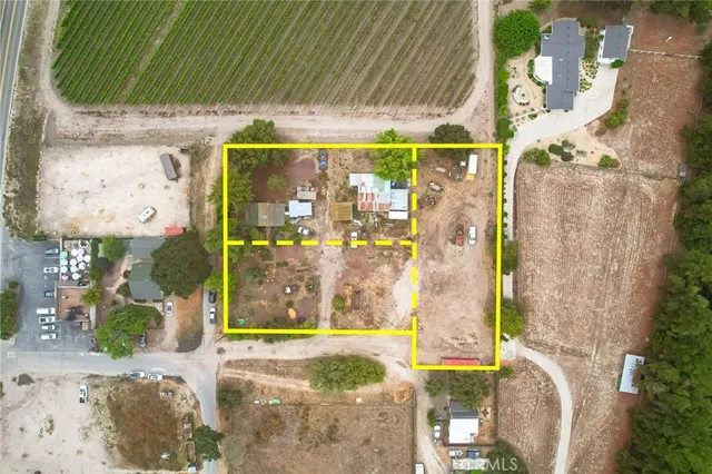 a view of entryway with outdoor area