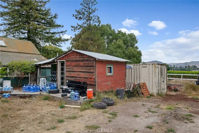 a view of a house with backyard and sitting area