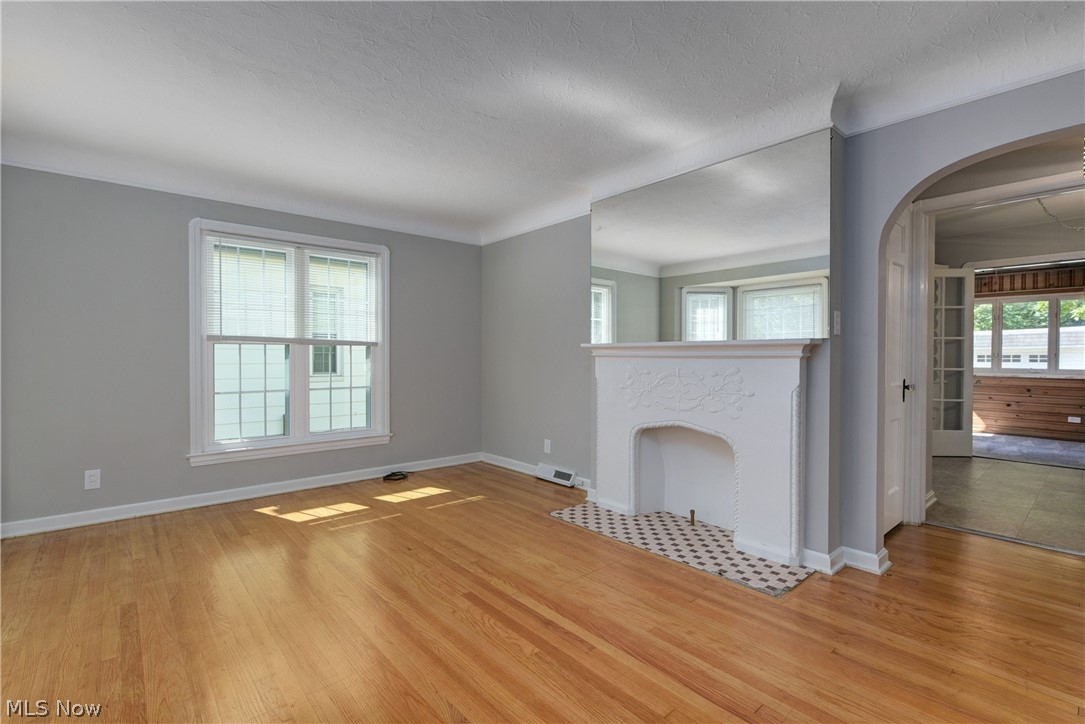 16205 Munn Road Cleveland, OH 44111 - Photo 6 of 34 Gallery Image 6