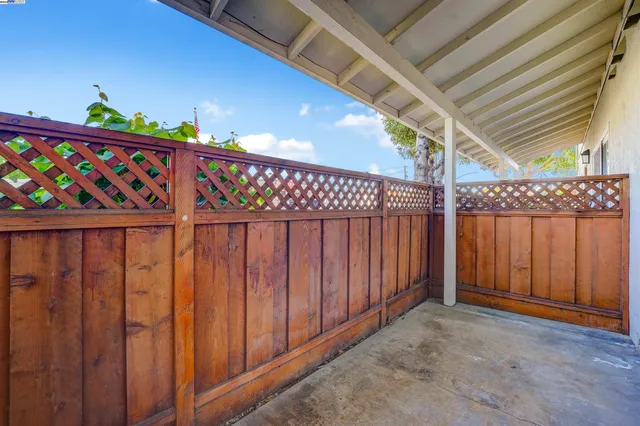 a view of a utility room