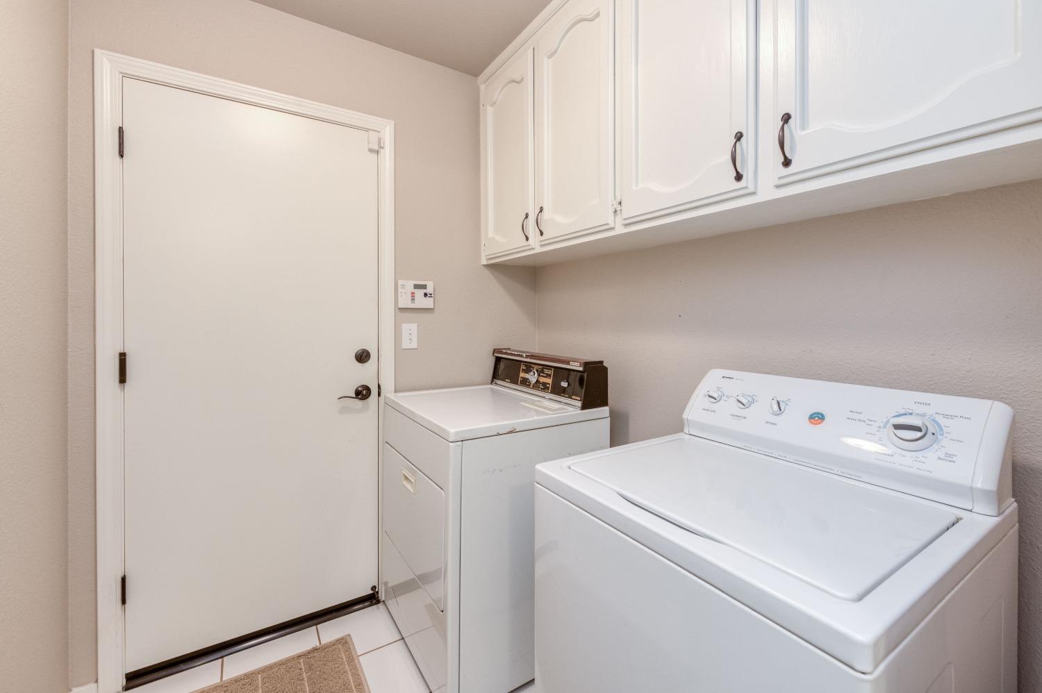 2365 Fallbrook Avenue Clovis, CA 93611 - Photo 21 of 42 a utility room with dryer and washer