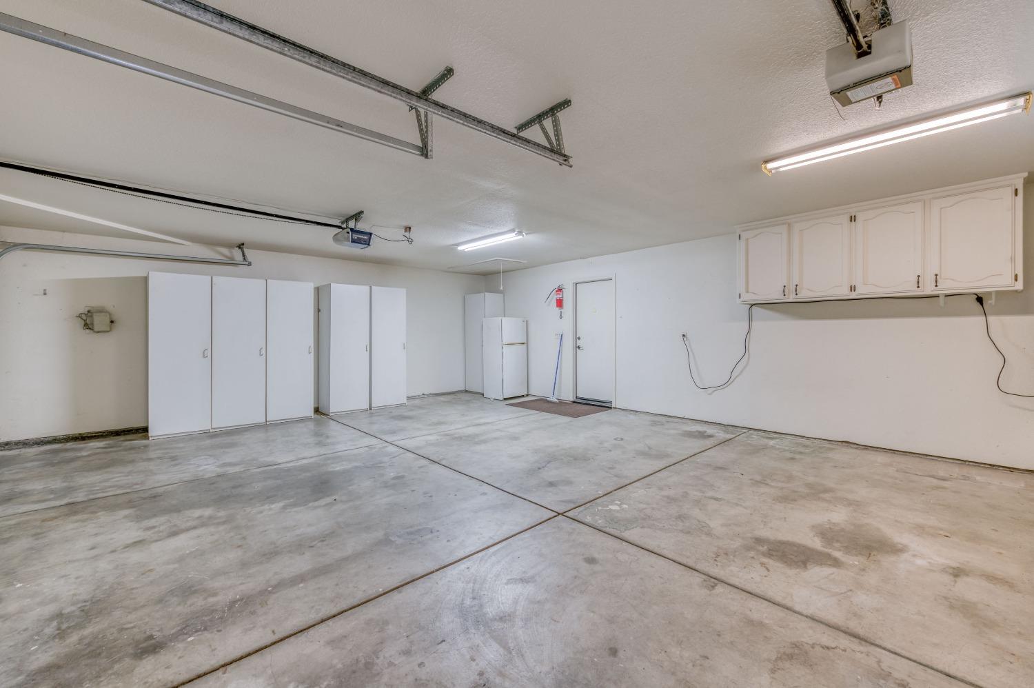 2365 Fallbrook Avenue Clovis, CA 93611 - Photo 29 of 42 a view of a room with cabinet and mirrors