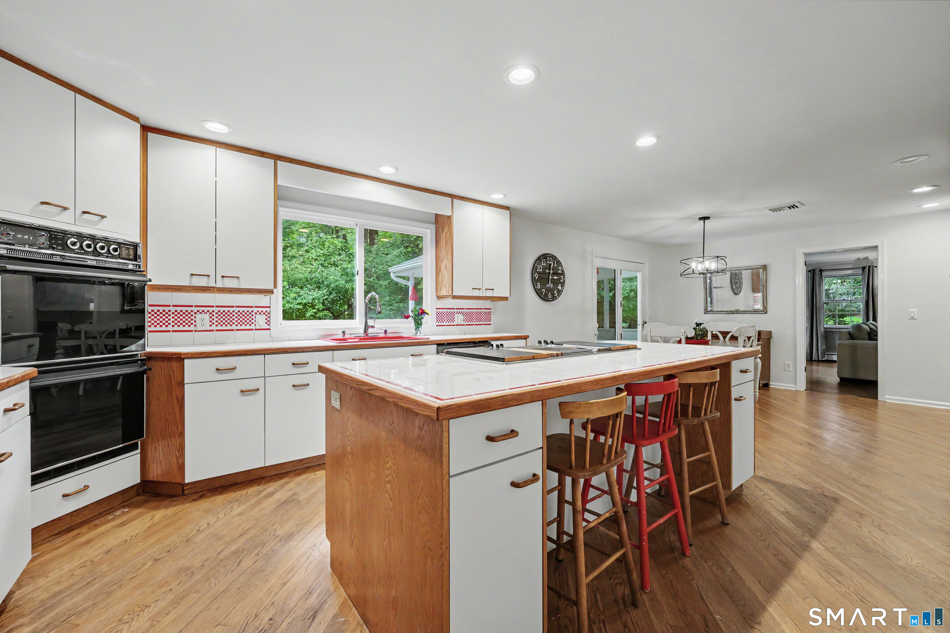 475 Eleven O'Clock Road Fairfield, CT 06824 - Photo 7 of 38 Gallery Image 7