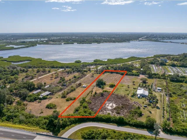 an aerial view of residential building and lake