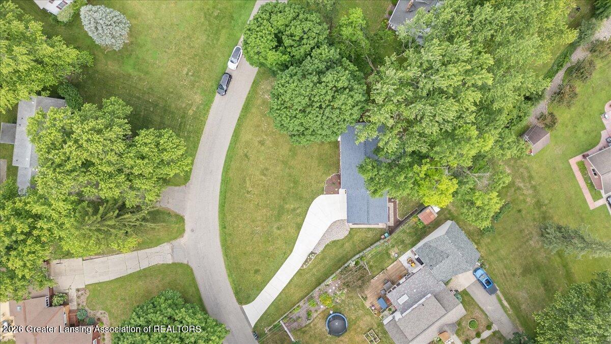 2176 Iroquois Road Okemos, MI 48864 - Photo 37 of 43 36-Media Jett - 05