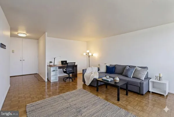 $160,000 | 4000 North Charles Street, Unit 905, Baltimore, MD 21218