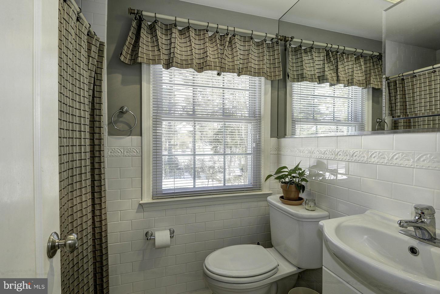 8817 Cold Spring Road Potomac, MD 20854 - Photo 21 of 30 Bath