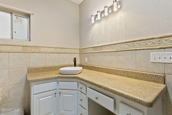 $298,400 | 1121 Spartan Drive, Canutillo, TX 79835