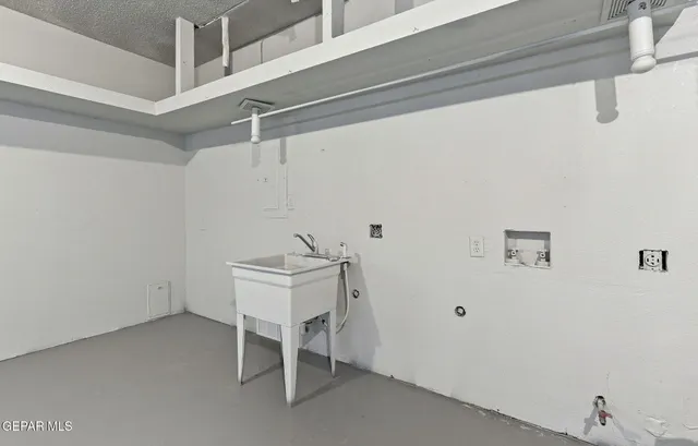 $299,000 | 1121 Spartan Drive, Canutillo, TX 79835