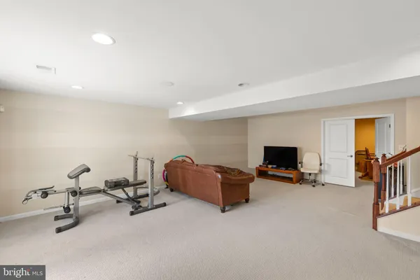 a room with two chair and a mirror