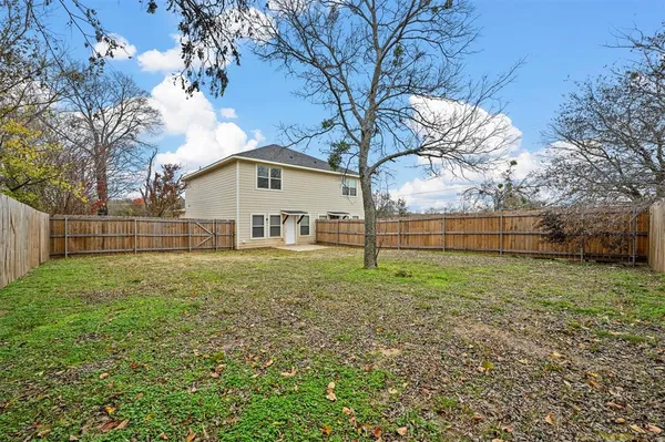 $1,350 | 601 Thomas Street, Unit 2, Bonham, TX 75418