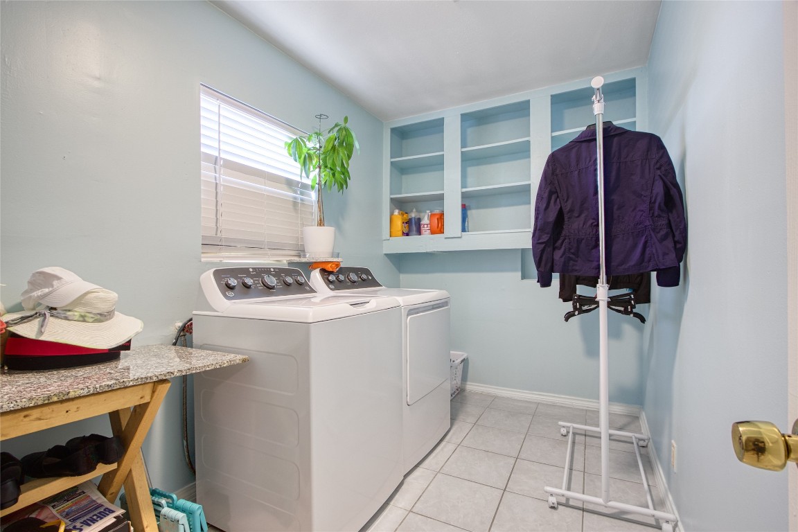 13117 Player Street Houston, TX 77045 - Photo 11 of 36 a room with a cabinets and window