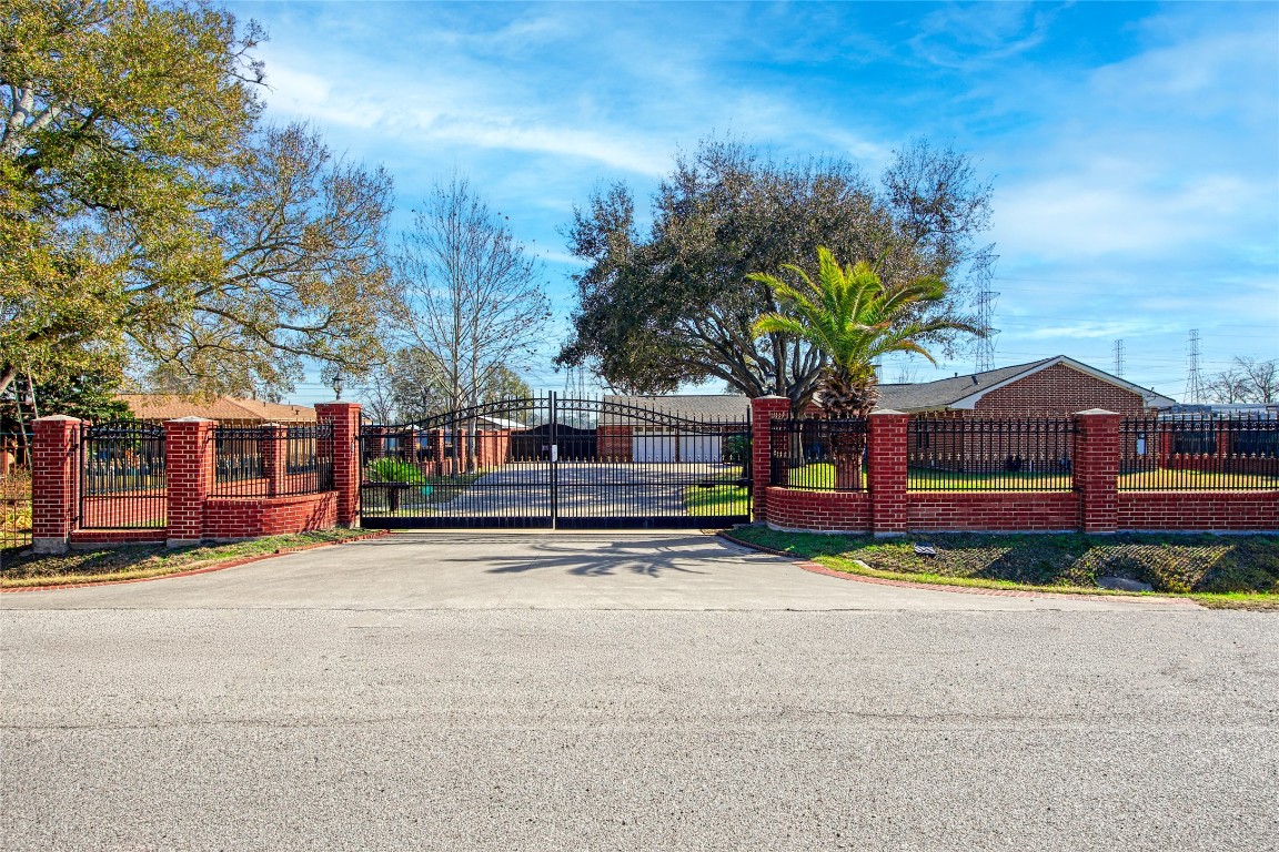 13117 Player Street Houston, TX 77045 - Photo 2 of 36 a house view with a sitting space and garden