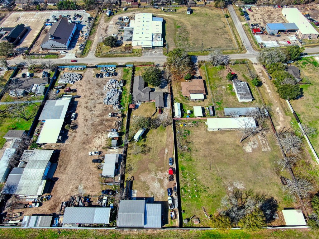 13117 Player Street Houston, TX 77045 - Photo 33 of 36 an aerial view of multiple houses with yard