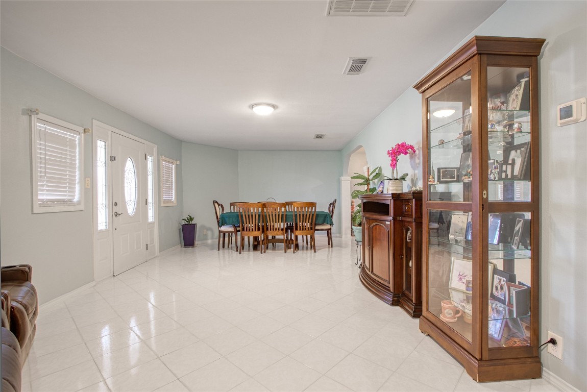13117 Player Street Houston, TX 77045 - Photo 6 of 36 a view of a livingroom with furniture and a window