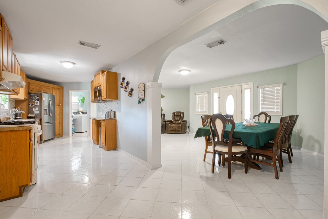 13117 Player Street Houston, TX 77045 - Photo 8 of 36 a view of a dining room with furniture