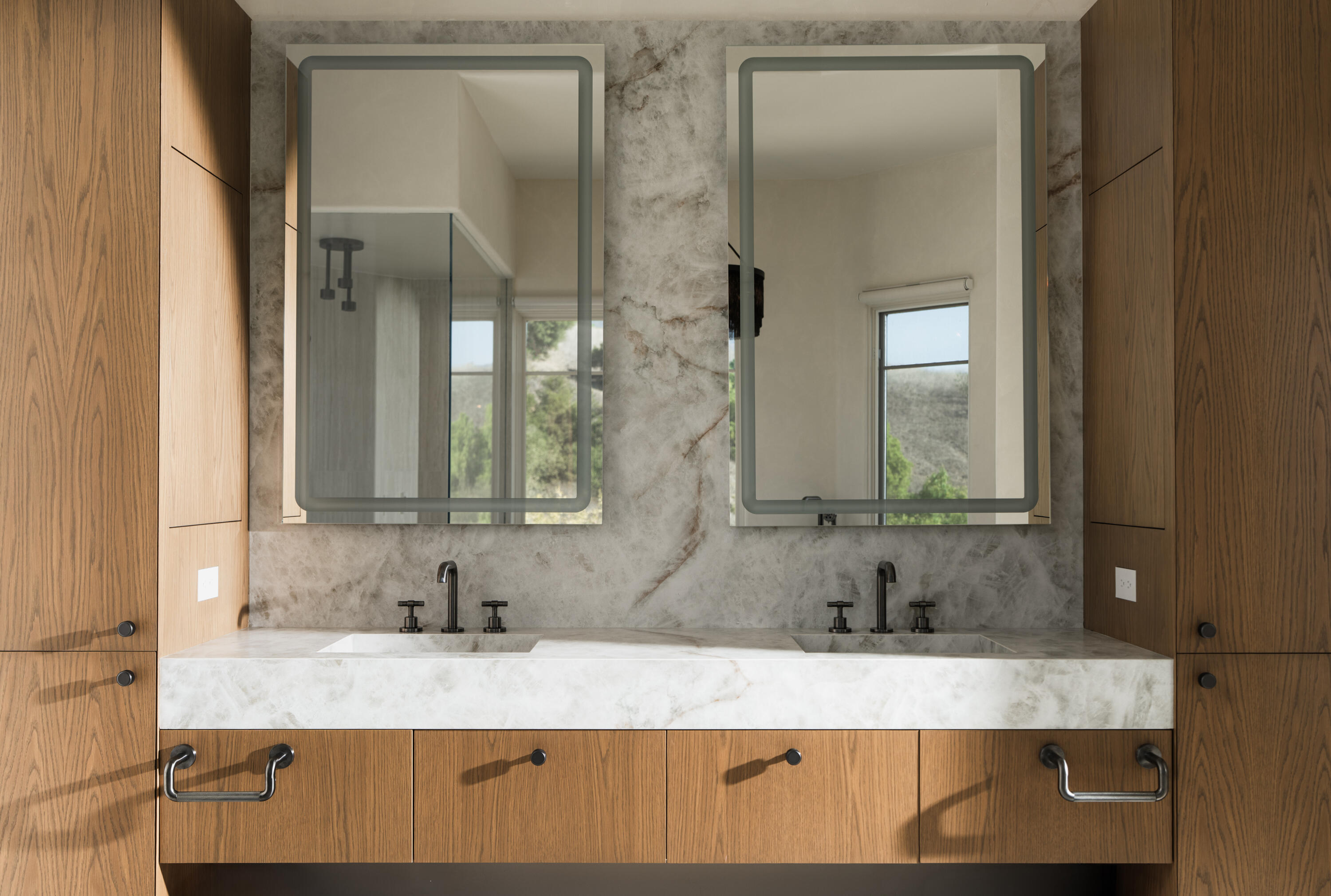 2827 Palomino Ridge Lane Santa Barbara, CA 93105 - Photo 20 of 36 Double vanity in Primary bathroom