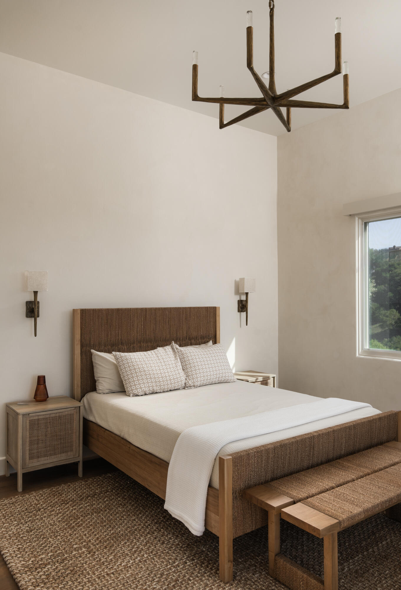 2827 Palomino Ridge Lane Santa Barbara, CA 93105 - Photo 22 of 36 Ensuite bedroom