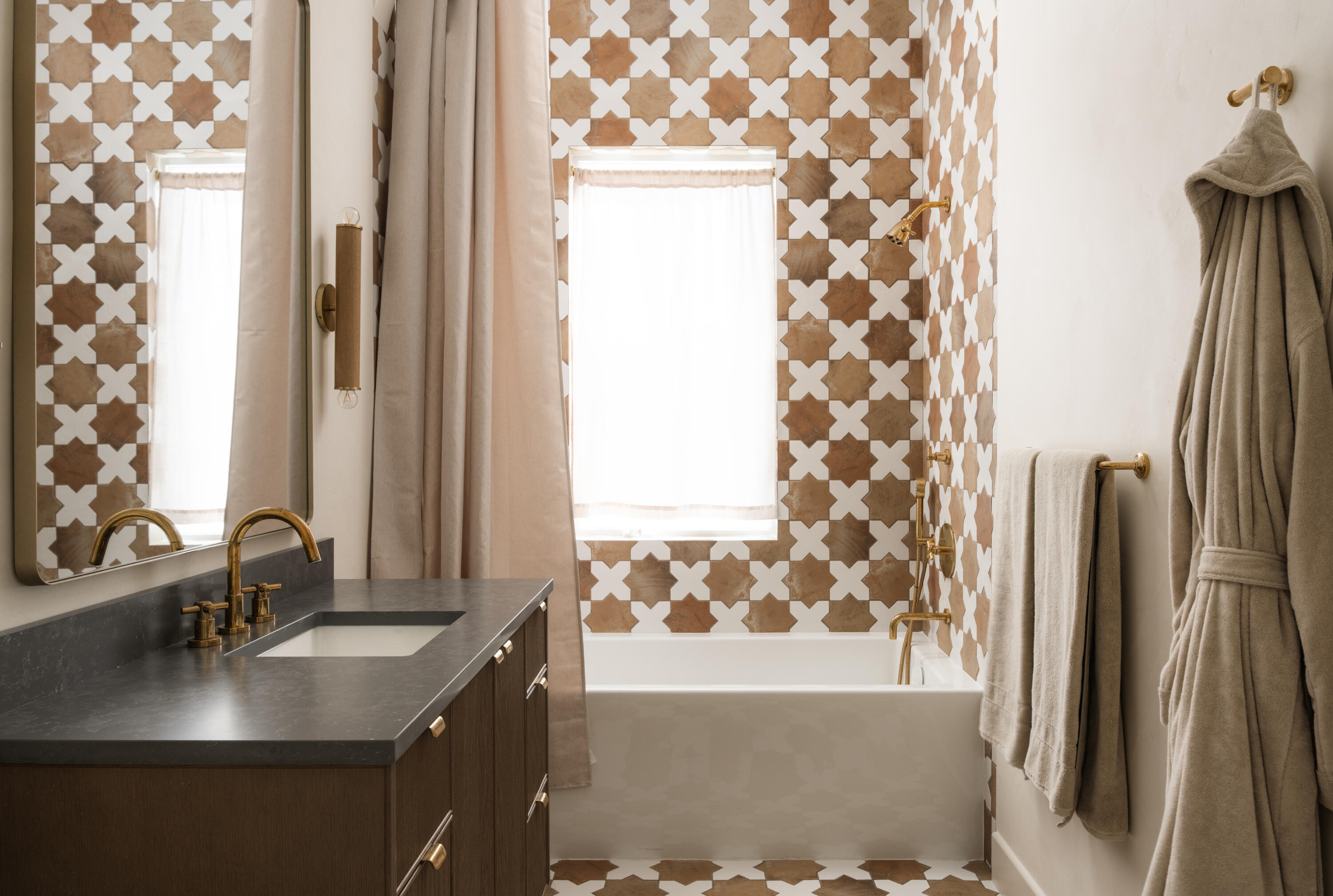 2827 Palomino Ridge Lane Santa Barbara, CA 93105 - Photo 23 of 36 Bathroom